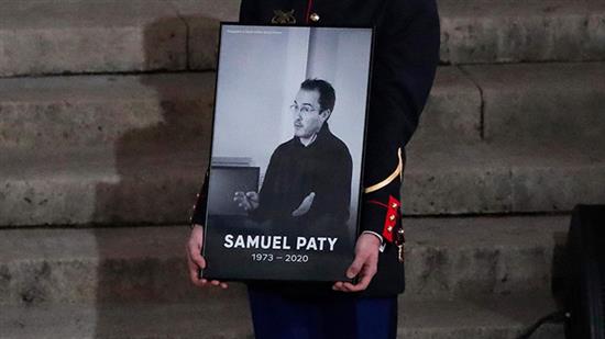 当地时间2020年10月21日，法国在巴黎索邦大学为16日遇害的教师塞缪尔·帕蒂举行国葬。人民视觉? 资料图